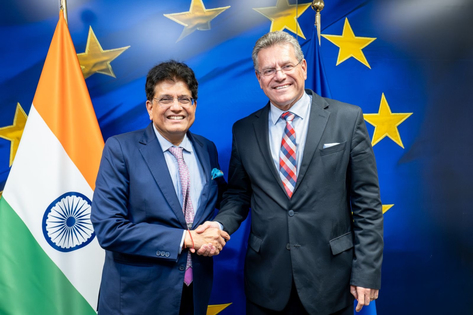 Goyal-with-EU-trade-commissioner.jpg